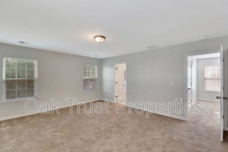 Moncks Corner House: 220 Lazy River Lane