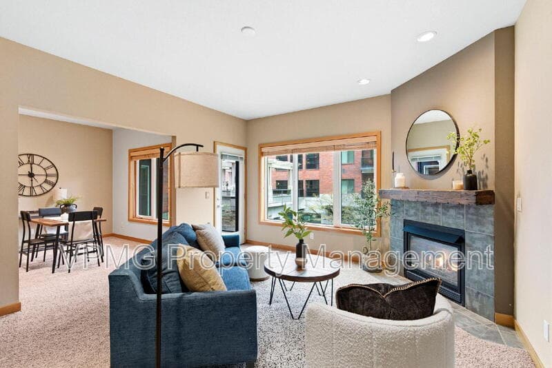Vancouver Condo: 400 W 8th St