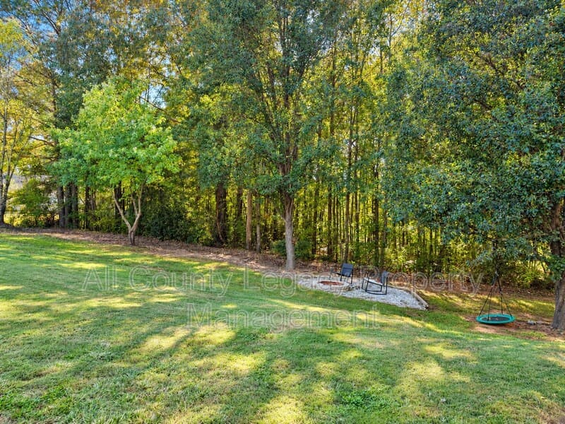 Loganville House: 305 Greenleaf Ct