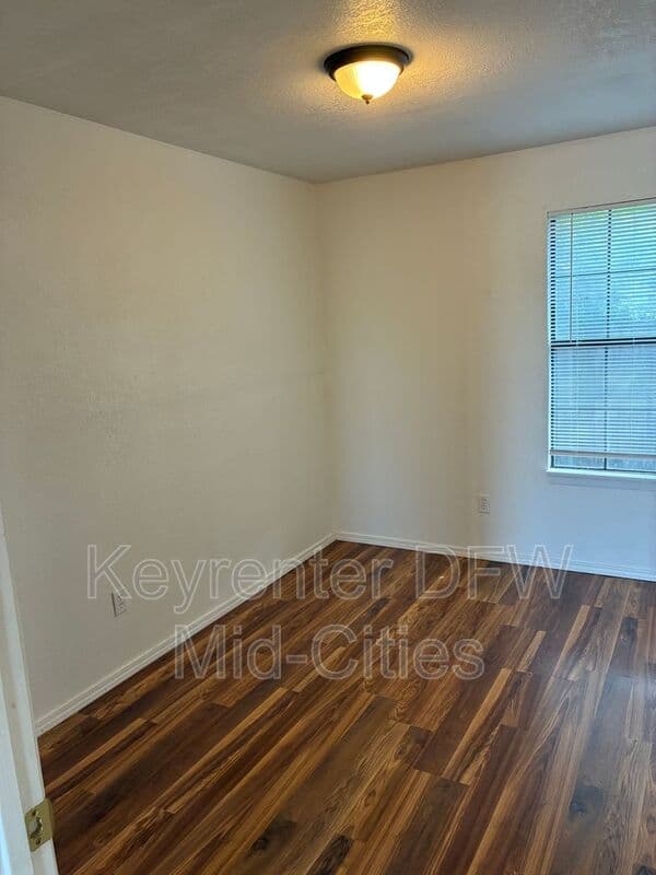 Fort Worth House: 13320 White Settlement Road