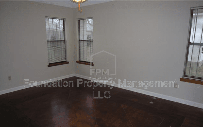Memphis House: 3774 University St