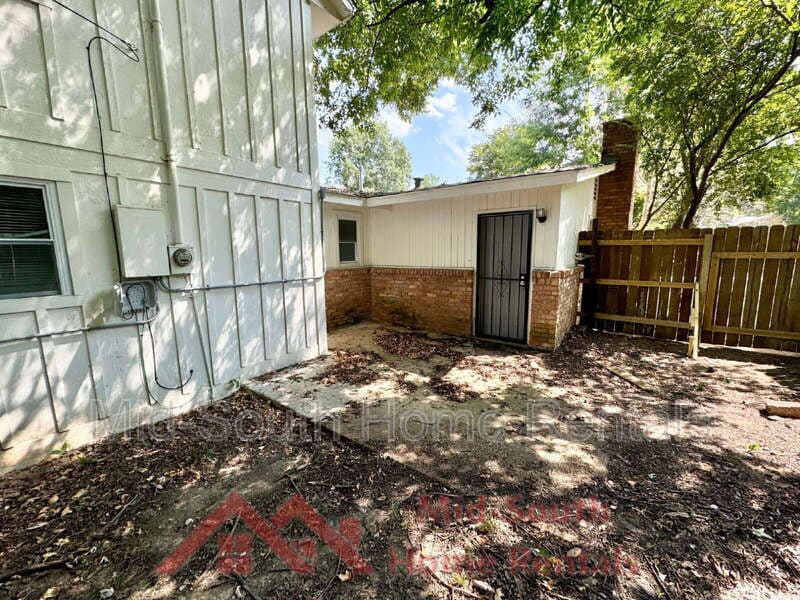 Memphis House: 2452 Debby Dr