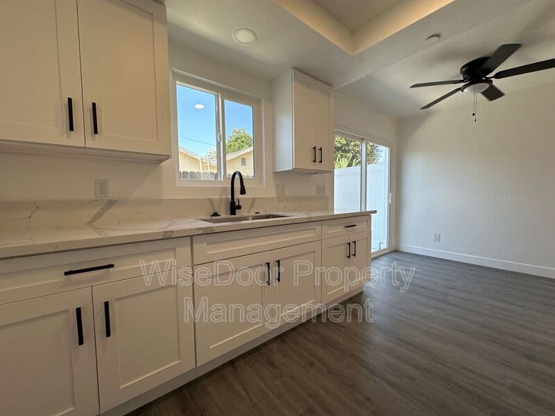 Santa Ana Condo: 810 S Flower St.
