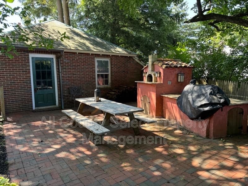 Beverly House: 38 Baker Ave