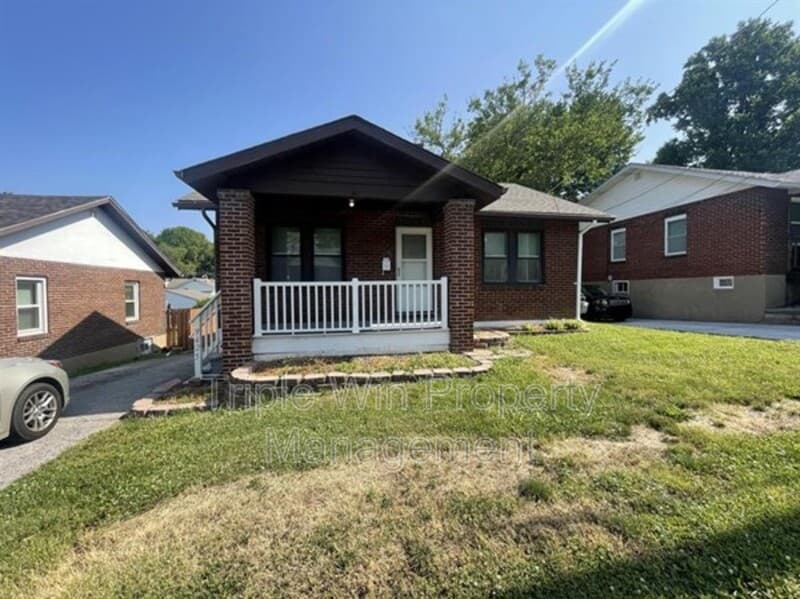 St. Louis House: 9425 Burdella Ave.