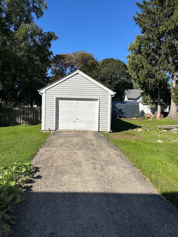 Elgin Condo: 542 N Crystal St