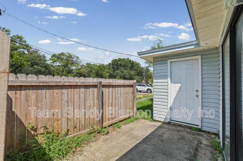 Pensacola House: 455 Stara Circle
