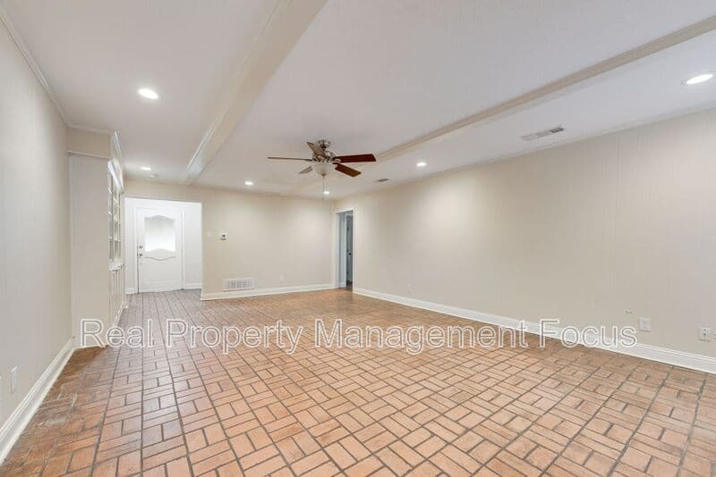 Dallas Townhome: 14722 Overview Dr
