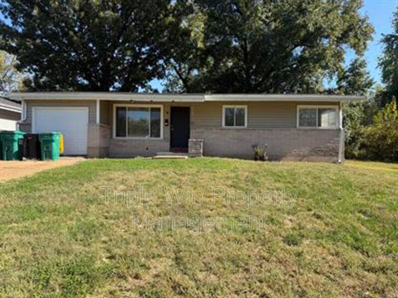 Saint Louis House: 10126 Edgefield Dr