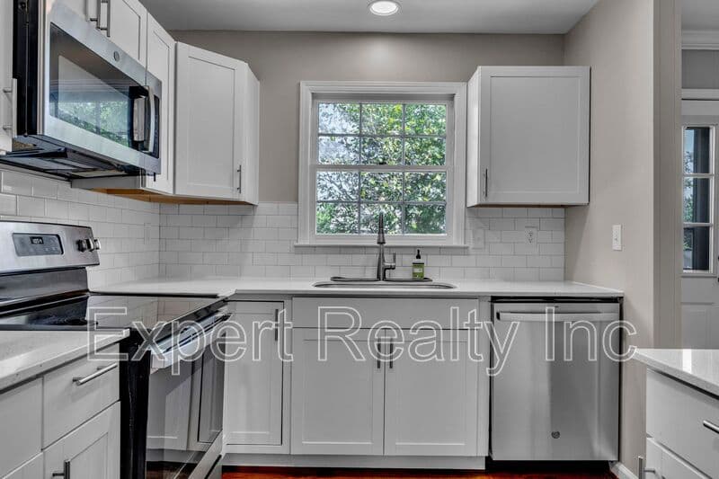 Alabaster House: 1064 Caribbean Circle