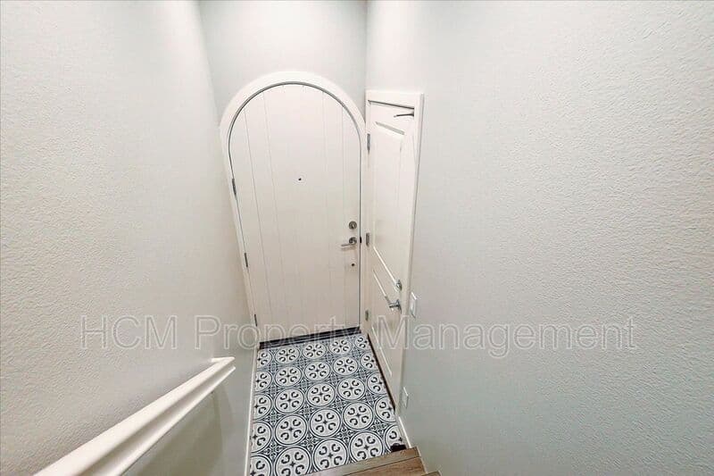 Lake Forest House: 303 Limestone