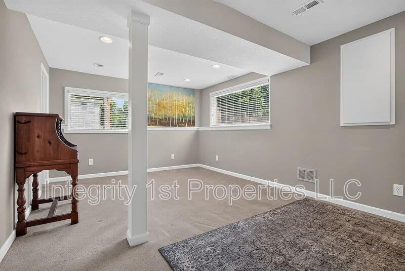 Olathe House: 16222 W 157th Ter