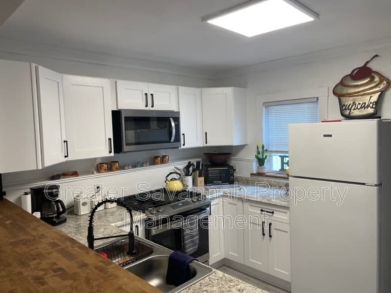 Savannah House: 626 East Waldburg Street