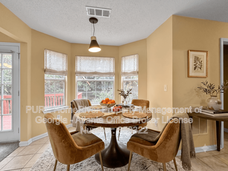 Jonesboro House: 10761 Tara Village Way