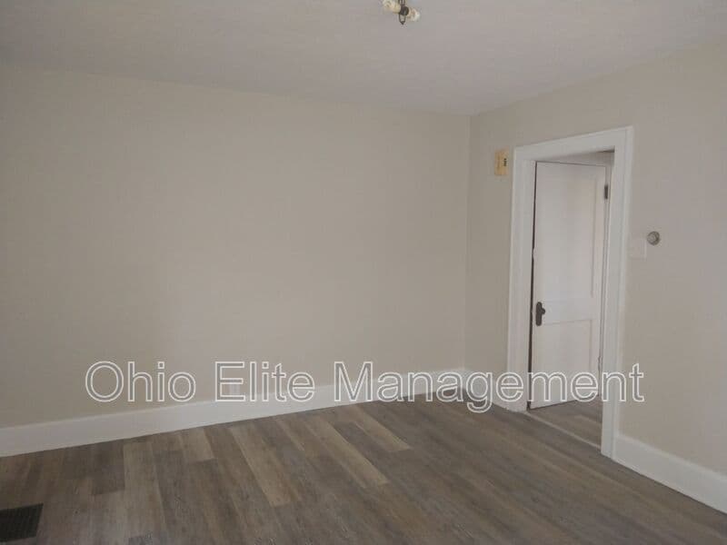 Columbus House: 206 N Harris Ave