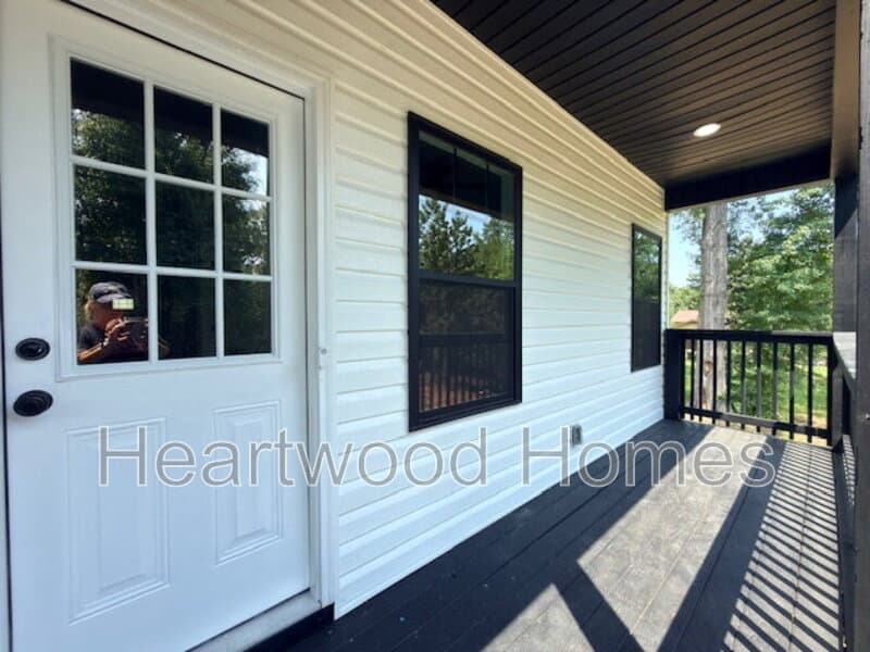 Columbia House: 212 Lincolnshire Boulevard