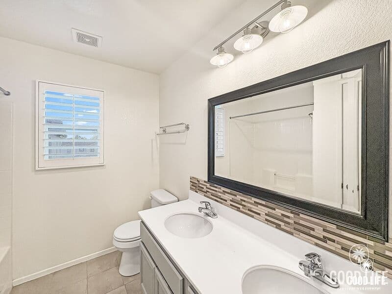 Oceanside House: 1124 Brighton Dr