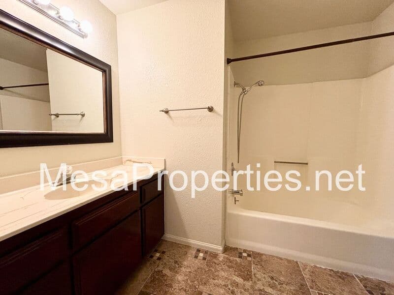 Hesperia House: 15019 Spruce St.