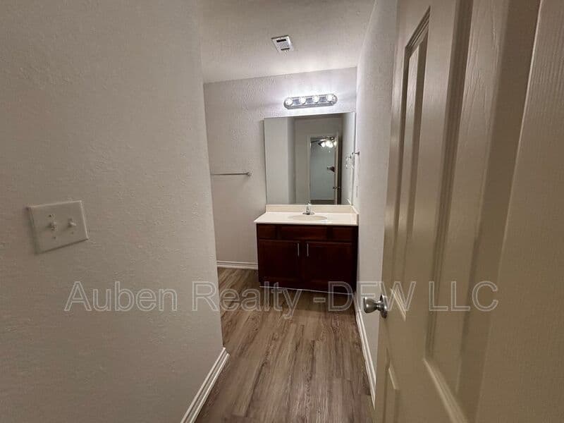Princeton House: 909 Parkplace Ridge