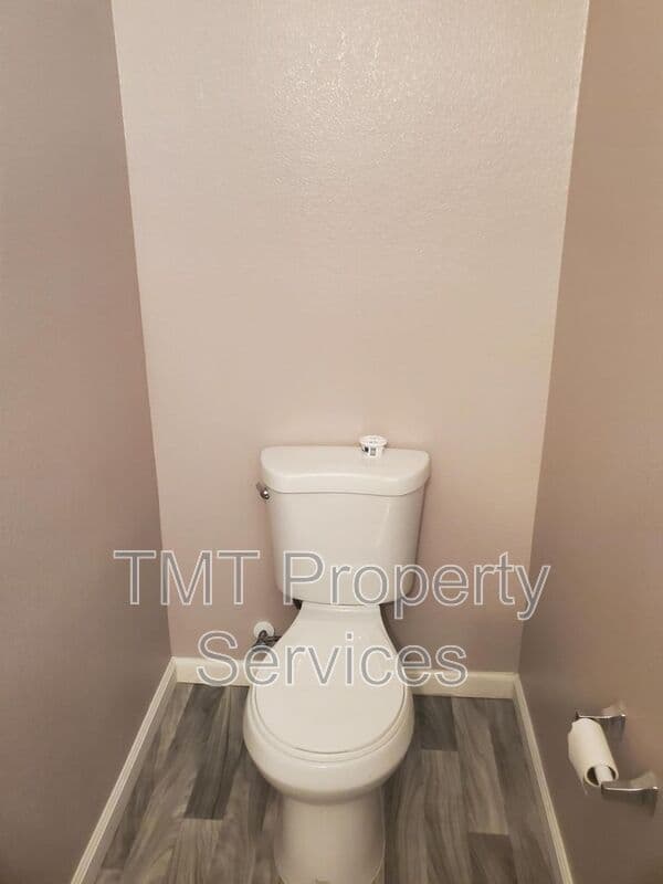 Elk Grove House: 8814 Wheelton Rd