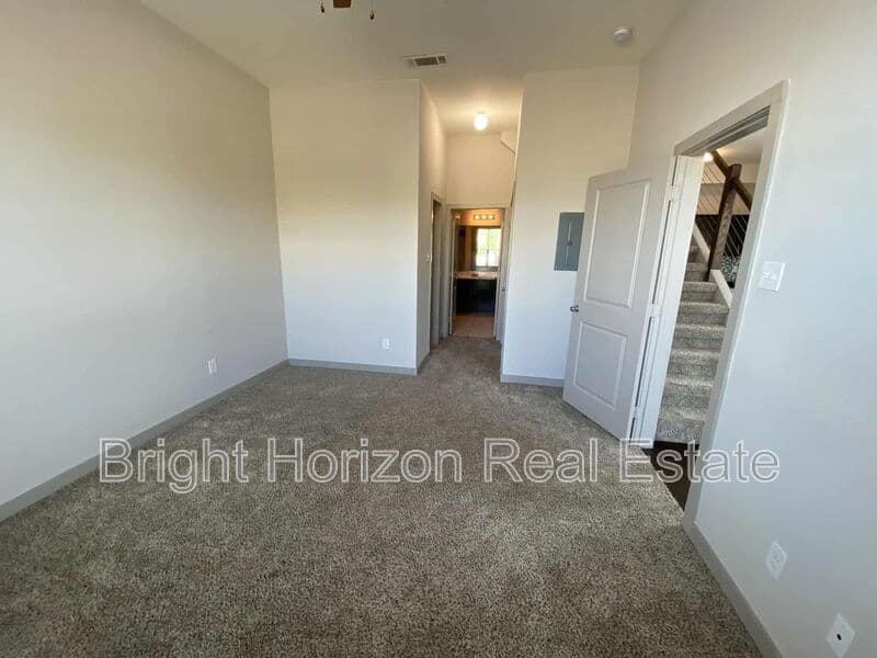 Hurst Condo: 3601 Valley Vista Drive