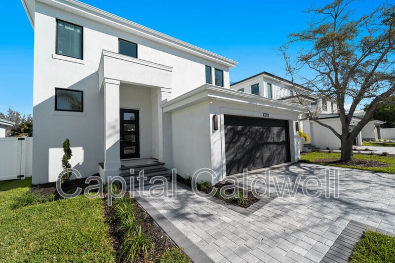 Sarasota House: 2345 Bahia Vista St