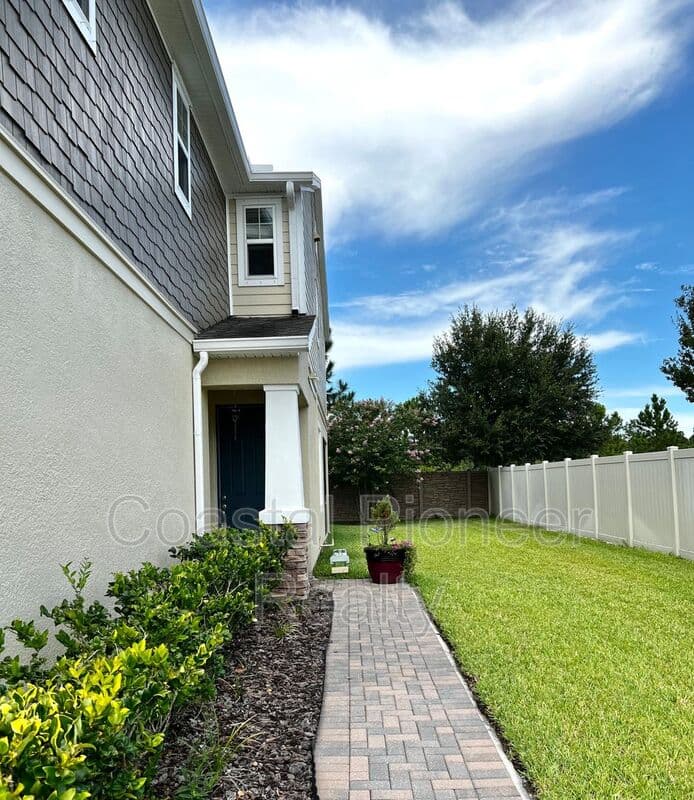 Lutz Townhome: 18814 Cornuta St