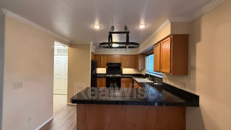 Roseburg Condo: 172 NE Rifle Range St