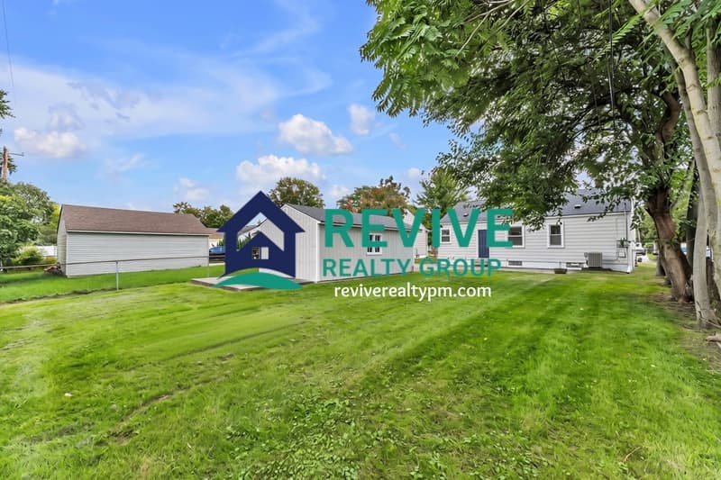 Garden City House: 31234 Barton Street