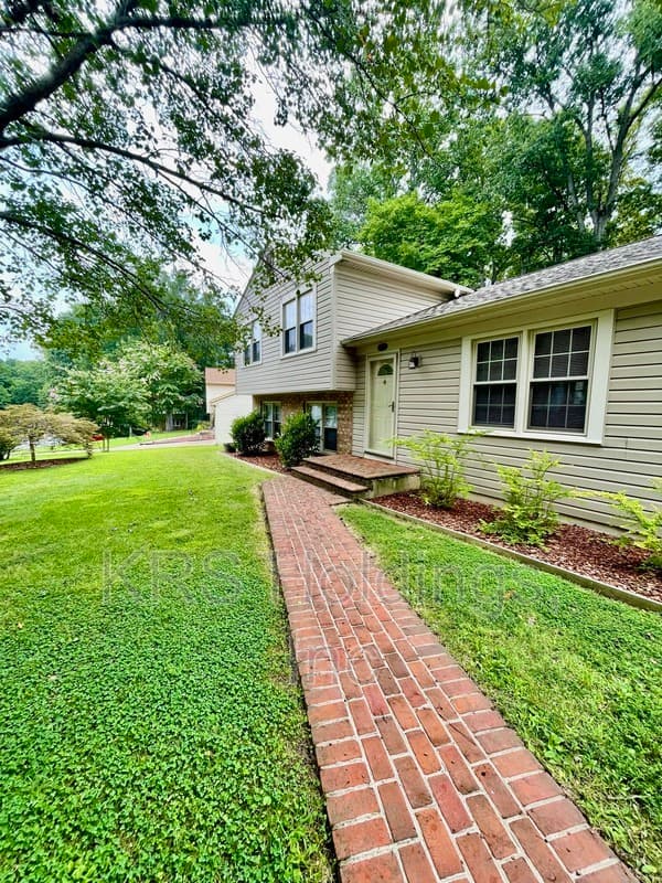 Woodbridge House: 11969 Dolly Madison Cir