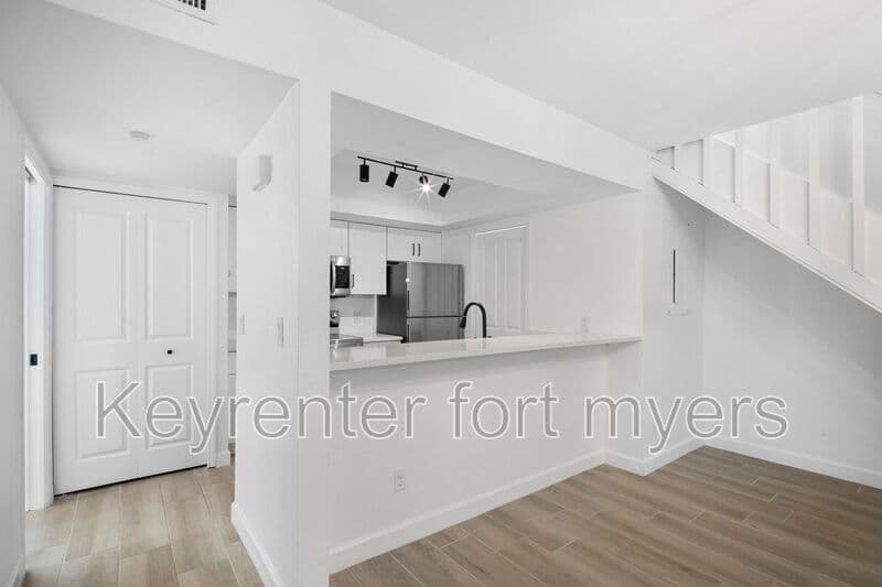 Fort Myers House: 6213 Timberwood Cir
