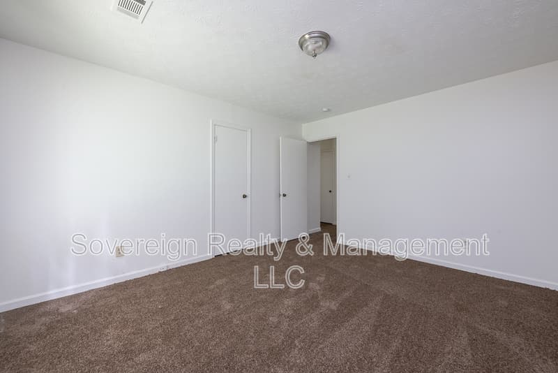 Jonesboro House: 8165 Magnolia Dr