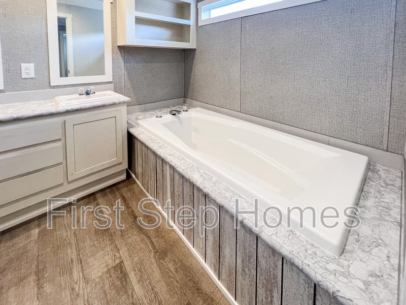 Tyler House: 1021 Conchas St