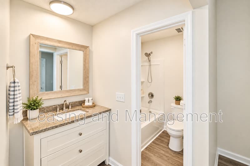 Charleston Townhome: 2494 Etiwan Avenue