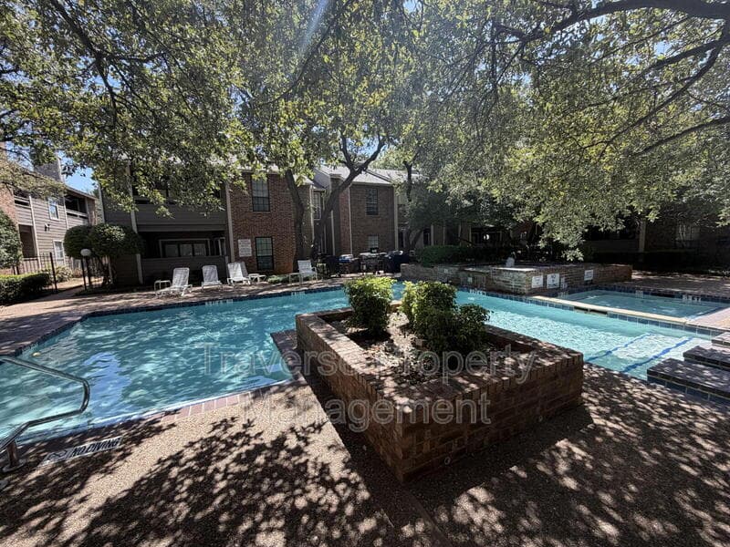 Arlington Condo: 1108 Quail Valley Ln