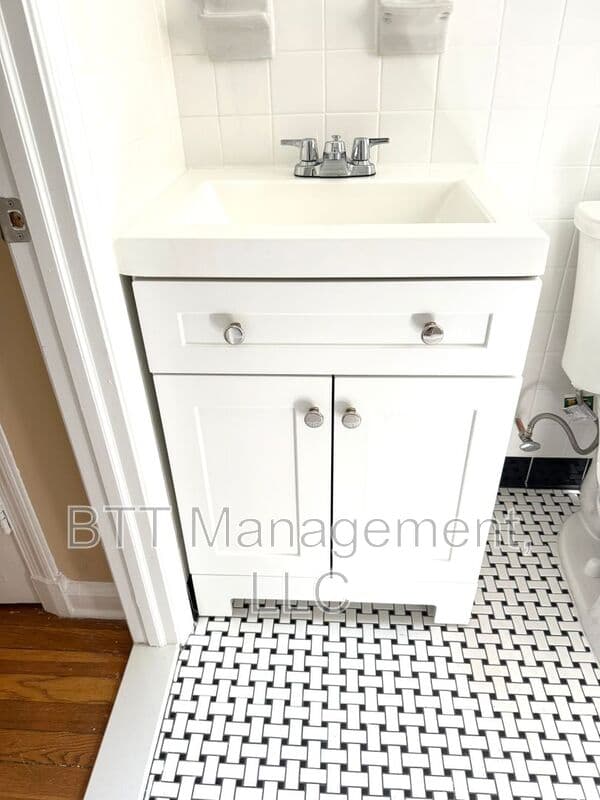 Brentwood Condo: 4013 38th St