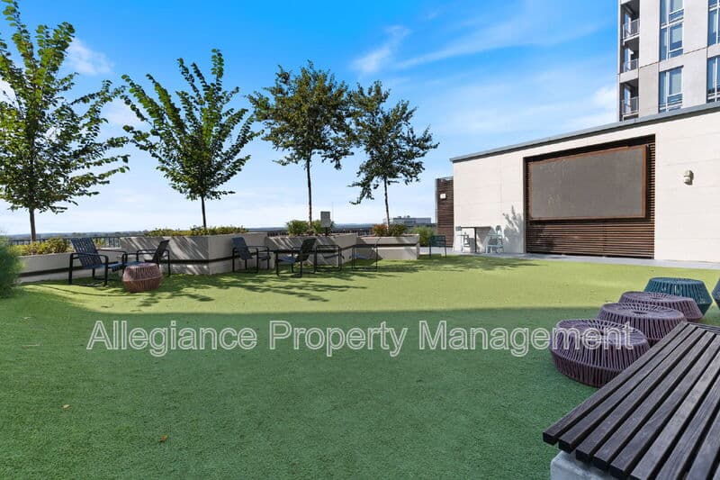 Mclean House: 1650 Silver Hill Dr