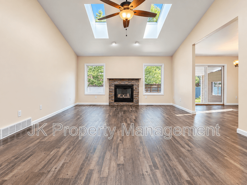 Great Falls House: 328 35th Ave NE