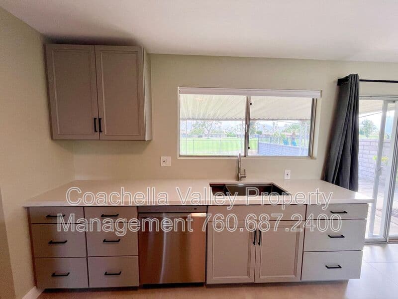 Palm Desert House: 76723 New York Ave