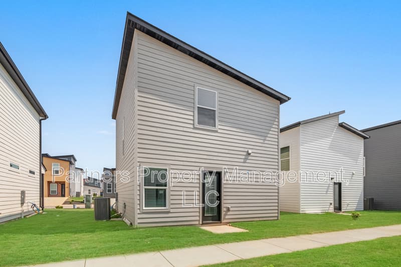 Centerton House: 881 Ventnor Avenue