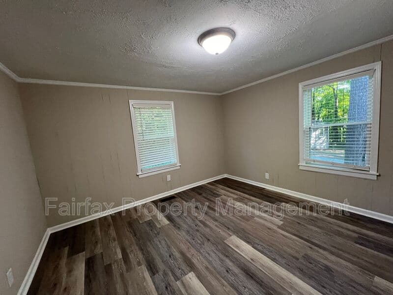 Durham House: 2616 S Roxboro St