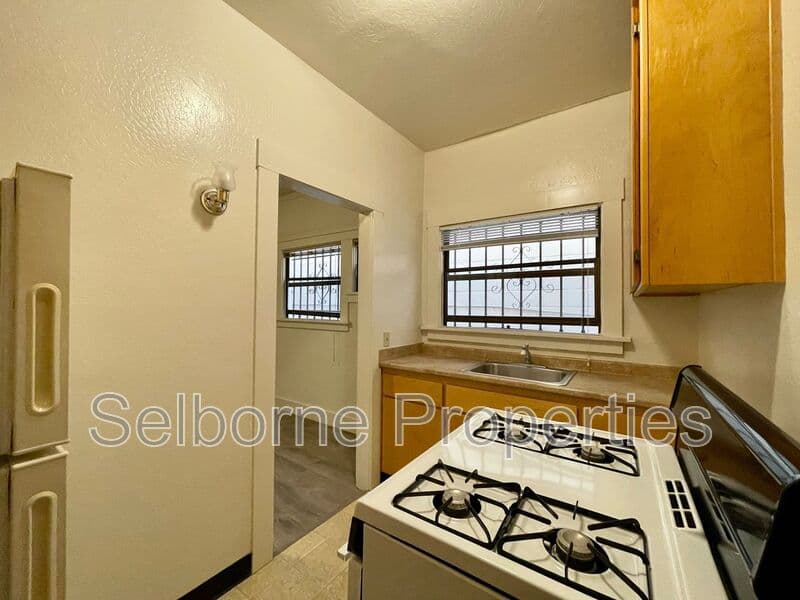Oakland House: 359 Grand Ave.