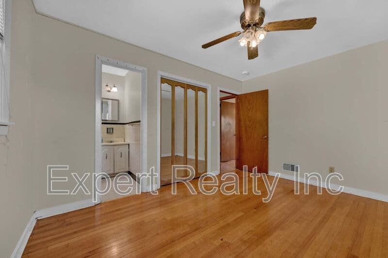 Birmingham House: 2249 4th Place Circle NE