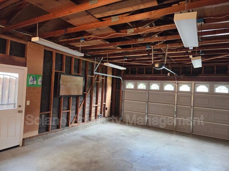 Fairfield House: 2827 Owens St