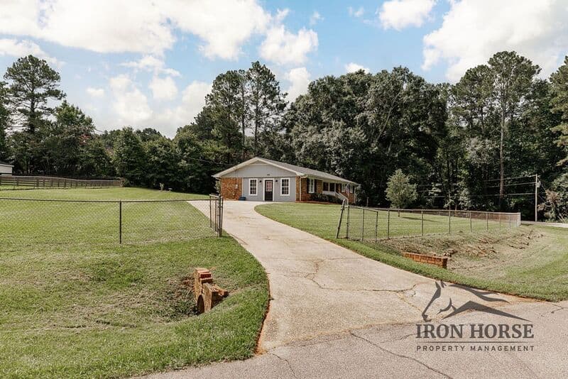 Watkinsville House: 1190 Arrowhead Road