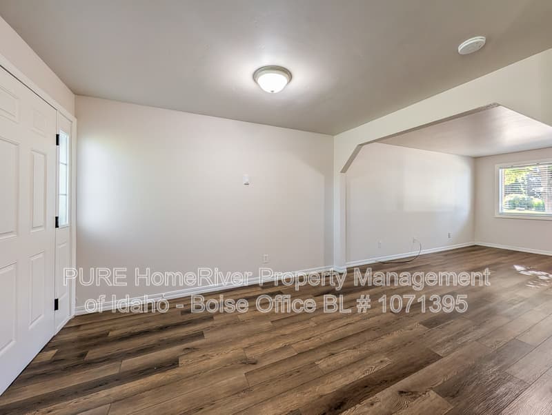 Caldwell Condo: 104 N Homedale Ave