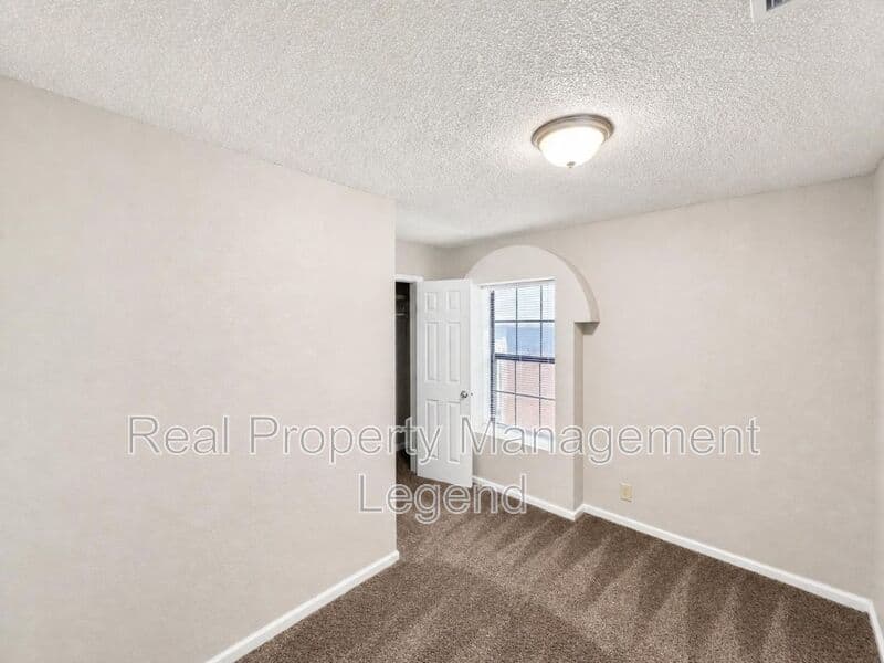 Arlington House: 913 Austin St.