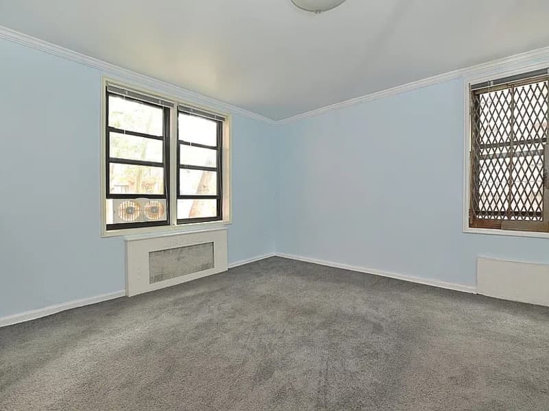 Queens Condo: 14050 Burden Cres