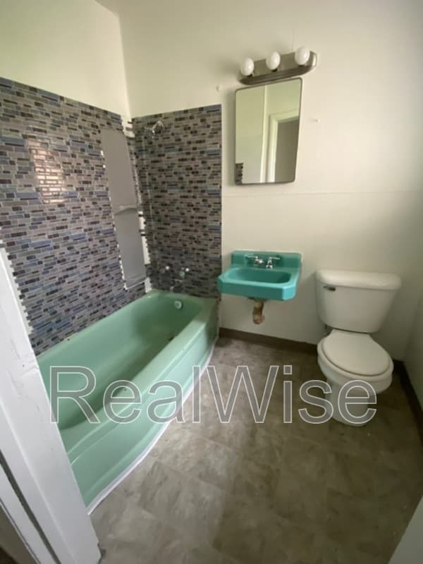 Medford House: 512 Pearl St
