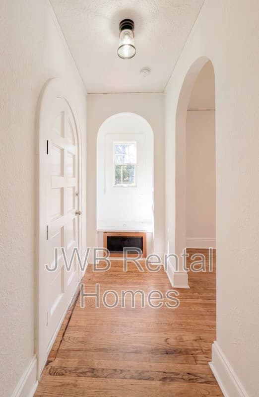 Jacksonville House: 2963 Remington St